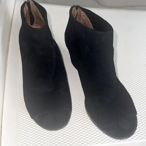 Gentle Souls suede black open toe 9.5